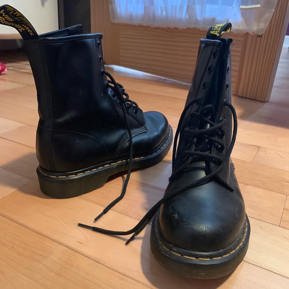 black dr martens